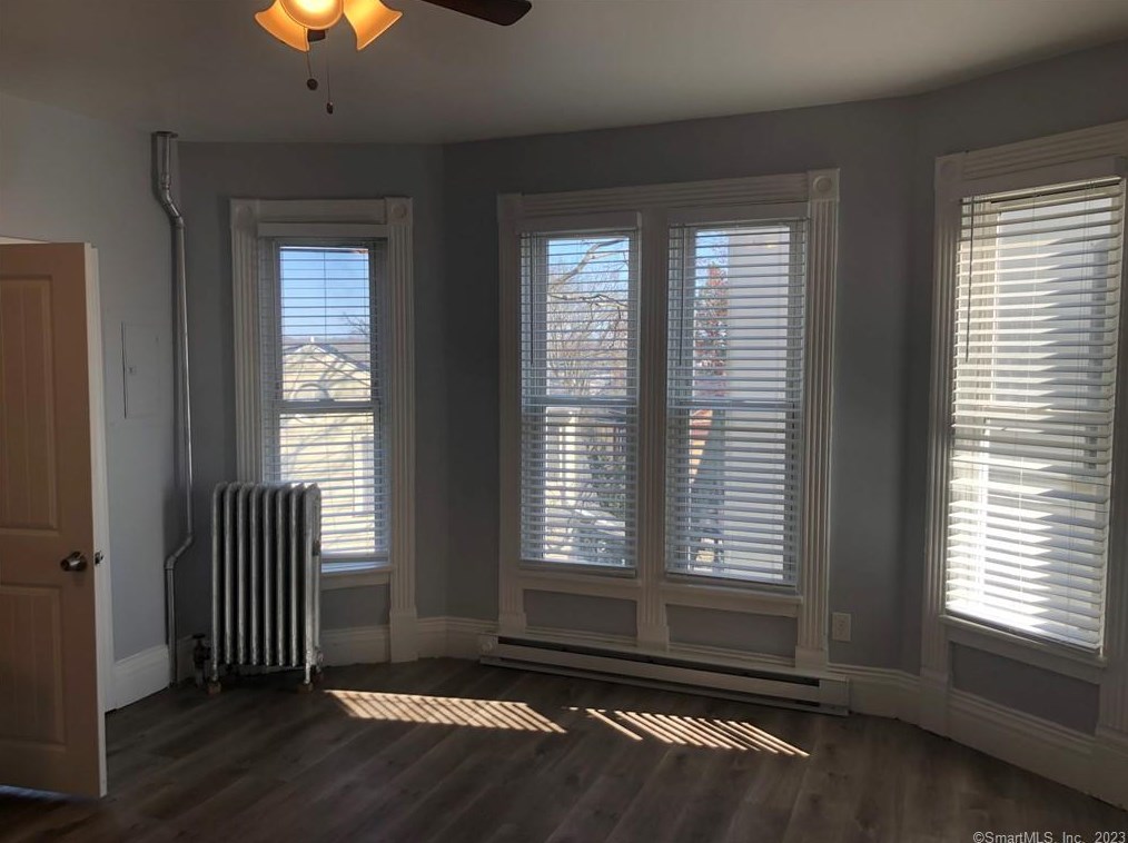 15 Huntington St #3, United States Coast Guard Ac, CT 06320