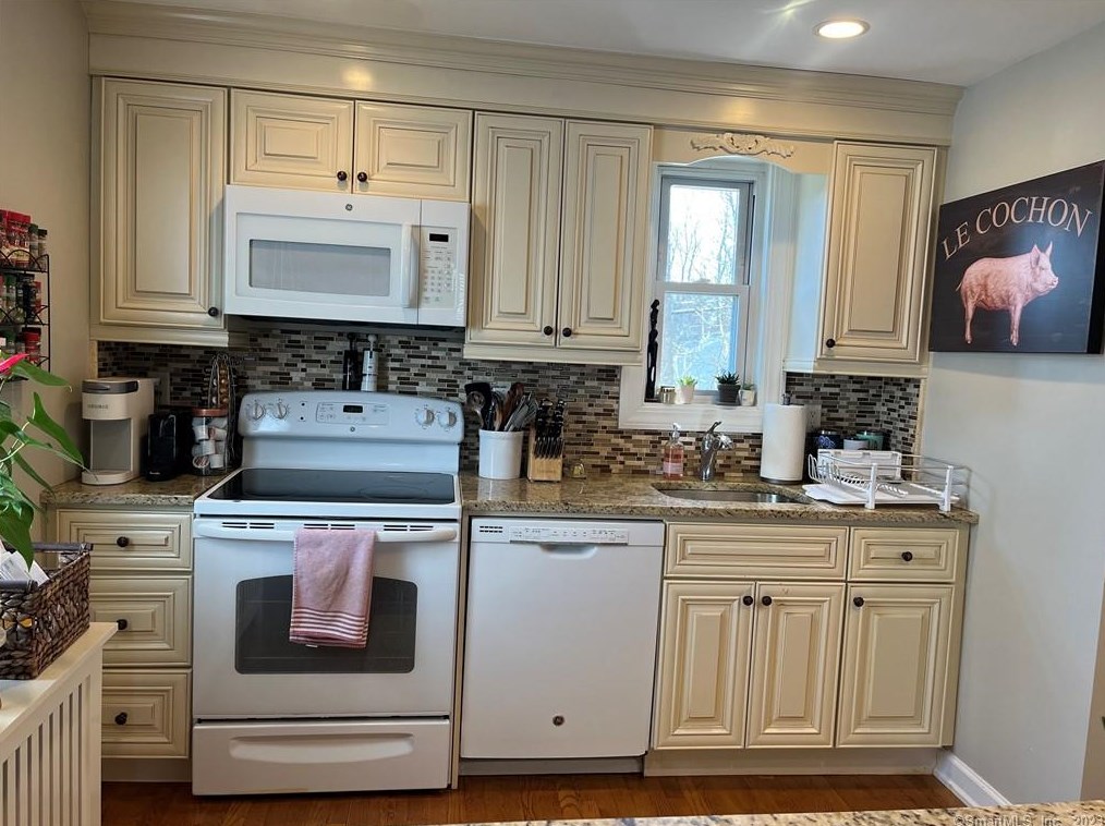 212 New Norwalk Rd #b, New Canaan, CT 06840