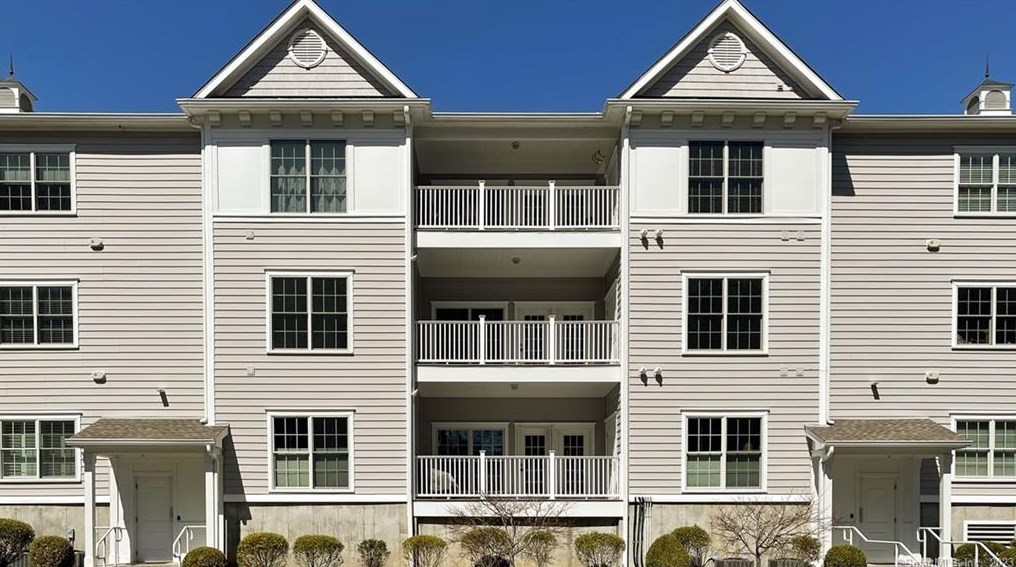 123 Still Water Cir #123, Brookfield Center, CT 06804