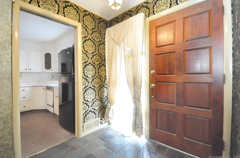 63 Niles Dr, Manchester, CT 06040