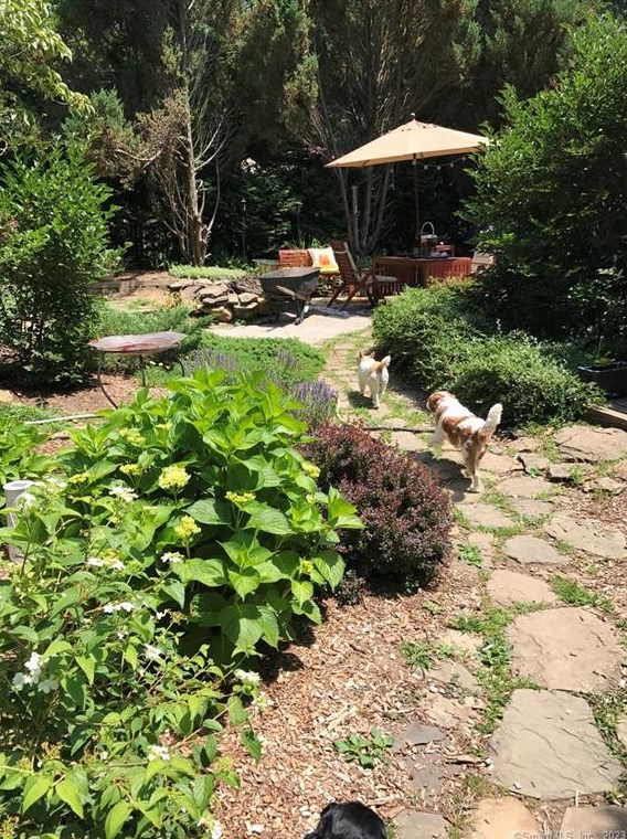 592 Horse Pond Rd, Madison, CT 06443