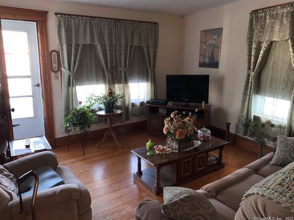 9 Dyer St, Killingly, CT 06239