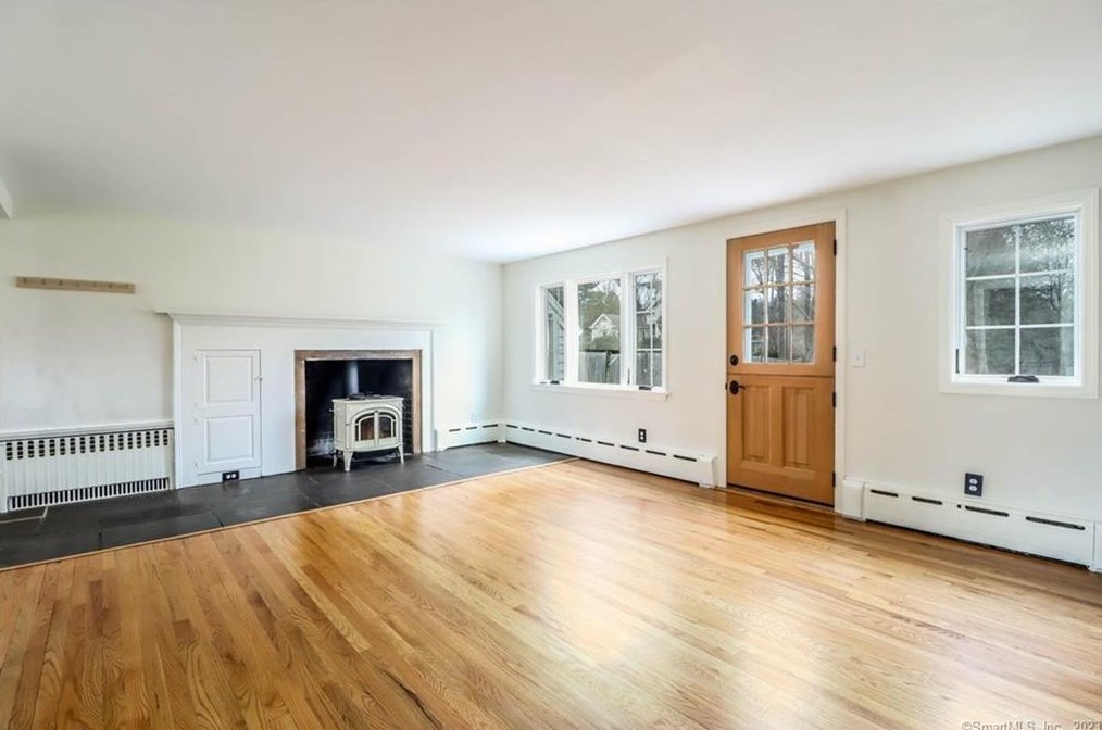 4 Nettleton Ave, Newtown CT  06470-2017 exterior