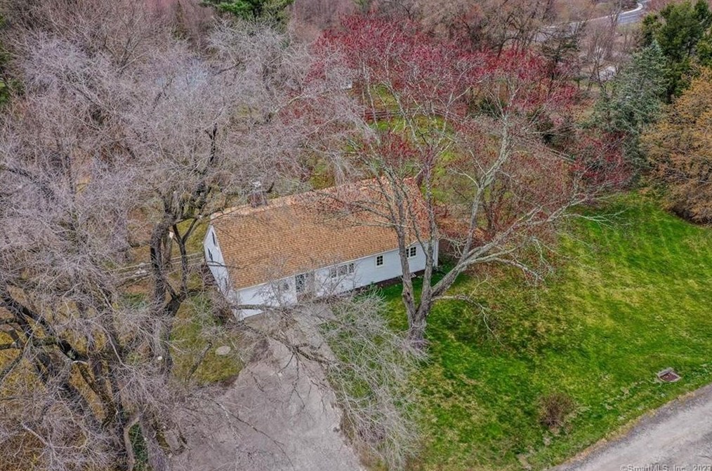 4 Nettleton Ave, Newtown, CT 06470