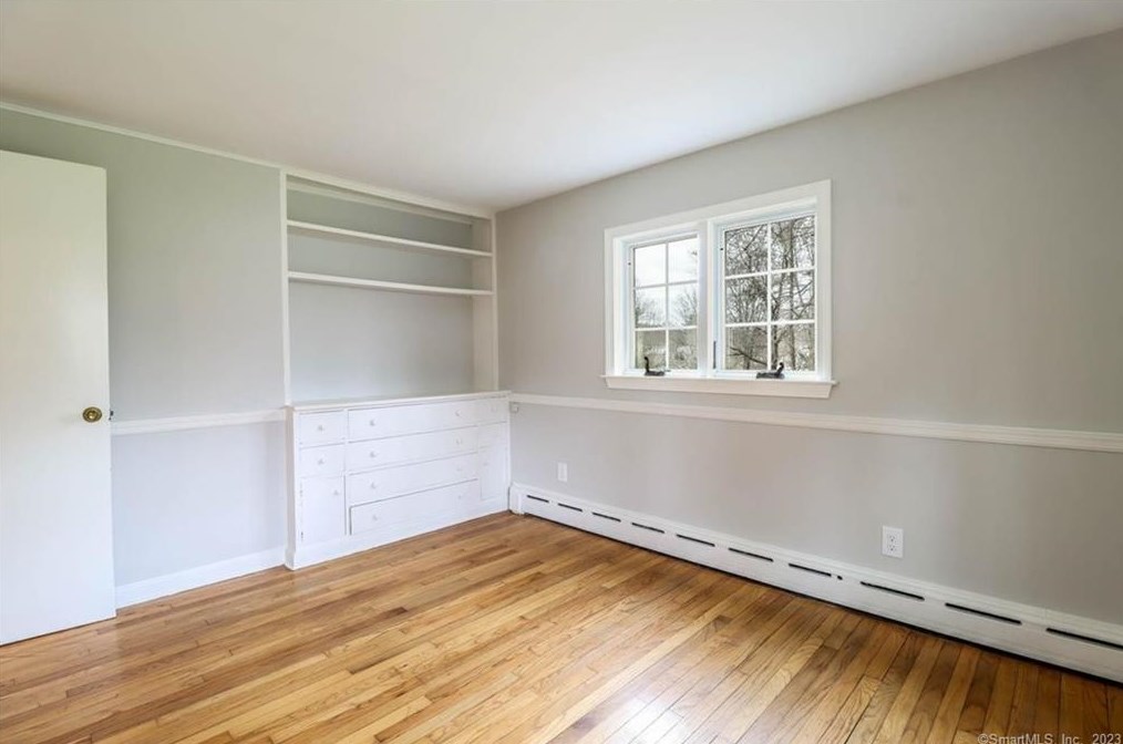 4 Nettleton Ave, Newtown CT  06470-2017 exterior