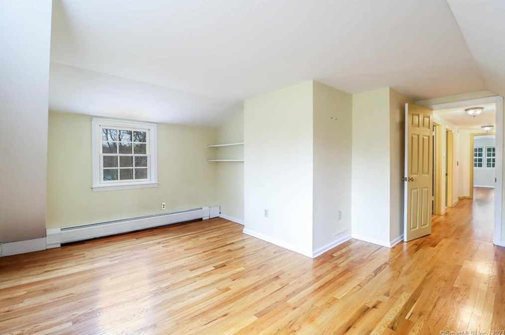 4 Nettleton Ave, Newtown CT  06470-2017 exterior