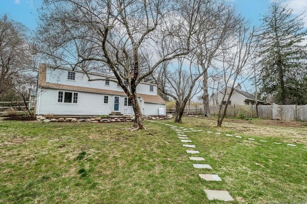 4 Nettleton Ave, Newtown CT  06470-2017 exterior