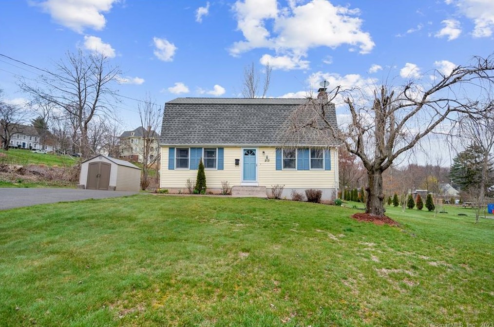 213 Sunset Ln, Kensington, CT 06037