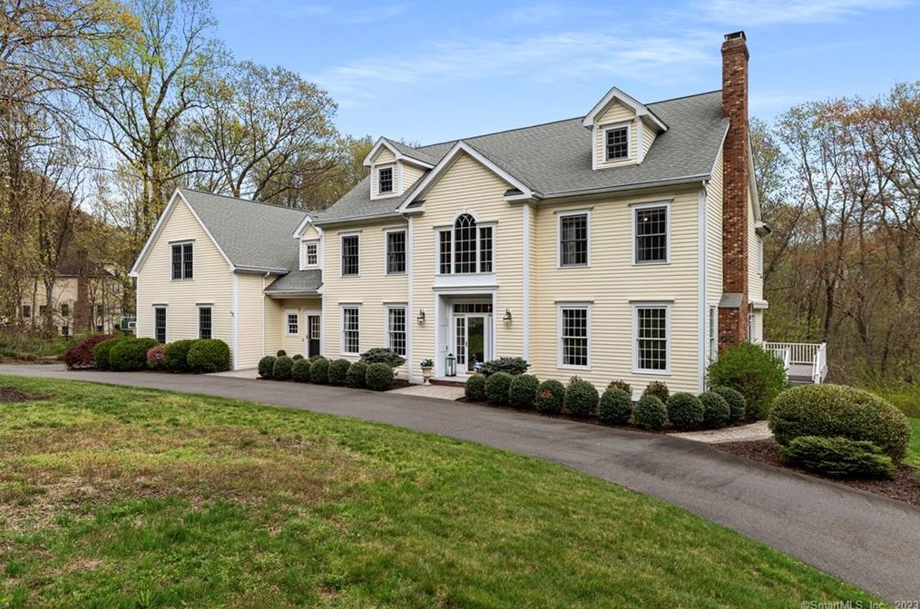 11 Davis Rd, New Haven, CT 06525 exterior