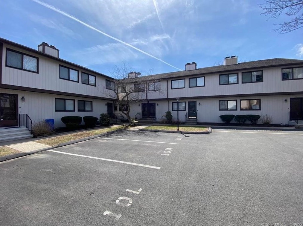 27 Crows Nest Ln #10k, Danbury, CT