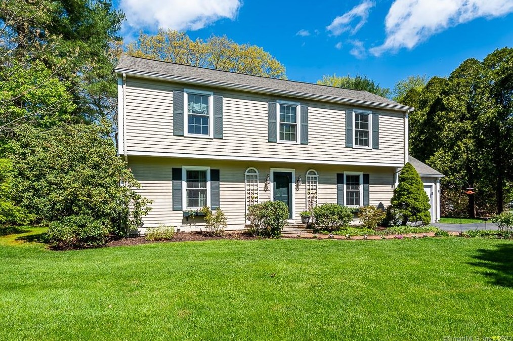 13 Dennison Rd, Essex, CT 06426