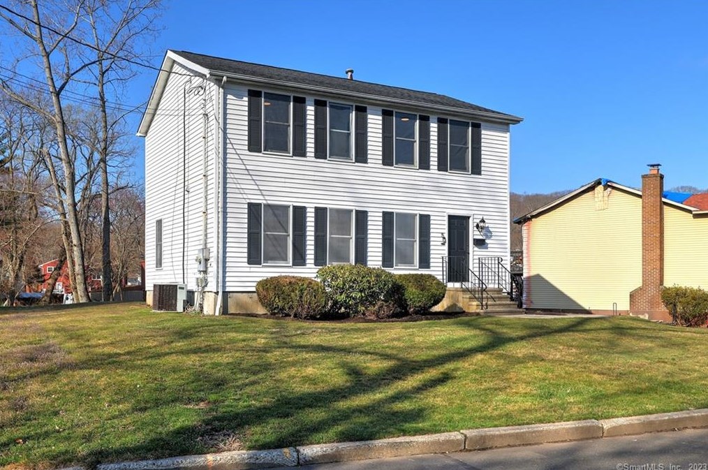5 Brooklawn Cir, New Haven, CT 06515-2301