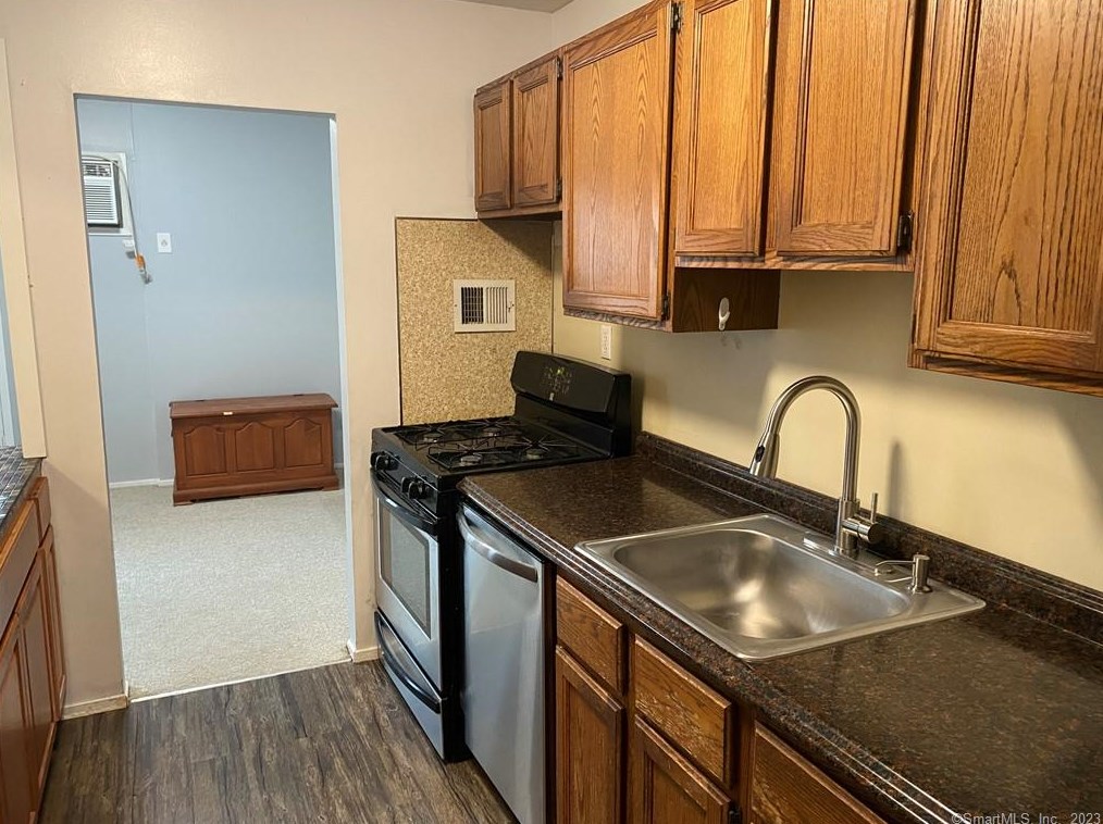 281 Gardner Ave #b3, United States Coast Guard Ac, CT 06320