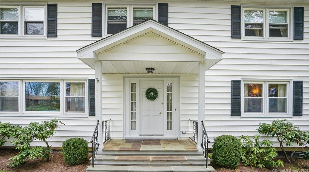 80 Sweet Briar Rd, Stamford, CT 06905