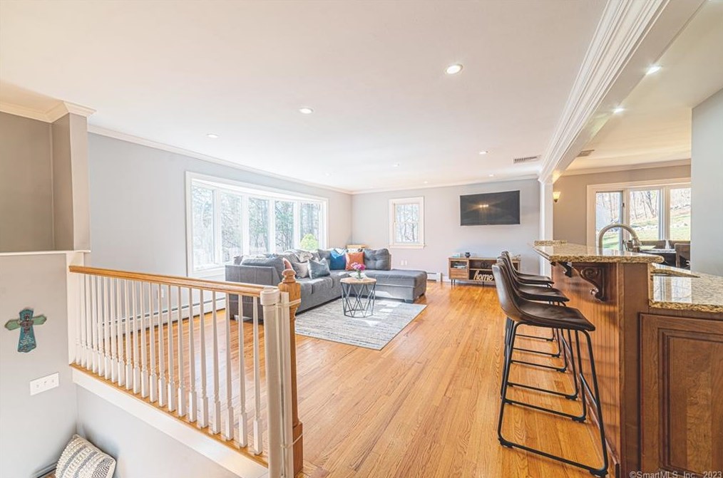 2 Prospect Dr, Brookfield Center, CT 06804