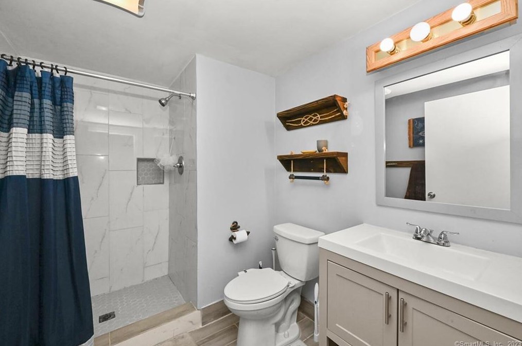 32 Gate Rd, Danbury CT  06811-3624 exterior