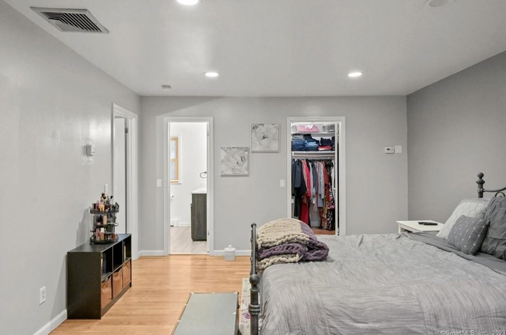 32 Gate Rd, Danbury CT  06811-3624 exterior