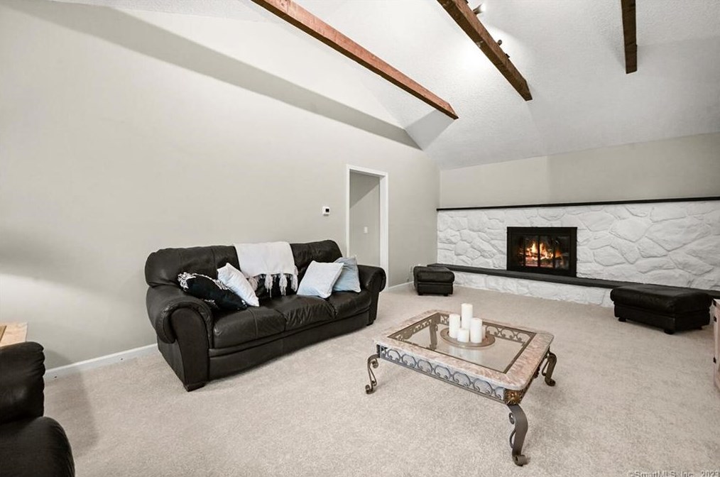 32 Gate Rd, Danbury CT  06811-3624 exterior