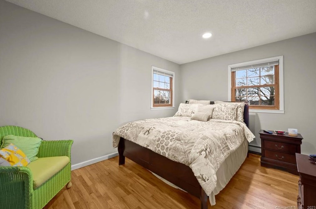 32 Gate Rd, Danbury CT  06811-3624 exterior