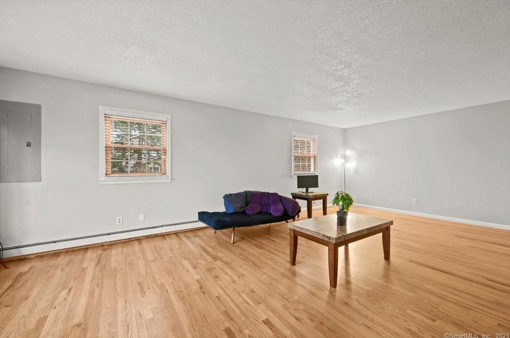 32 Gate Rd, Danbury CT  06811-3624 exterior