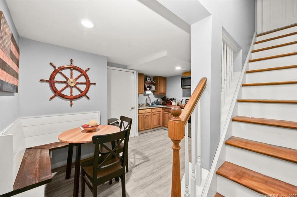 32 Gate Rd, Danbury CT  06811-3624 exterior