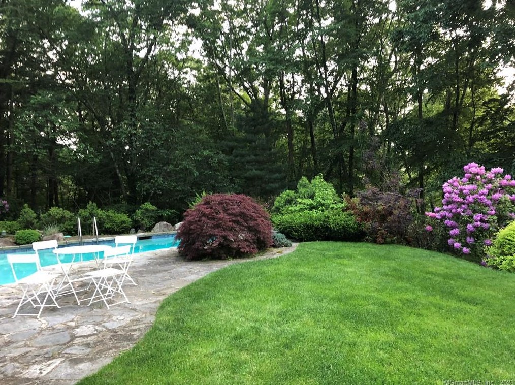 4 Greenbrier Ln, Westport, CT 06880