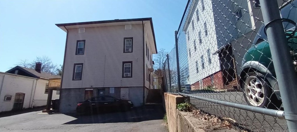 49 Sexton St, New Britain, CT 06051