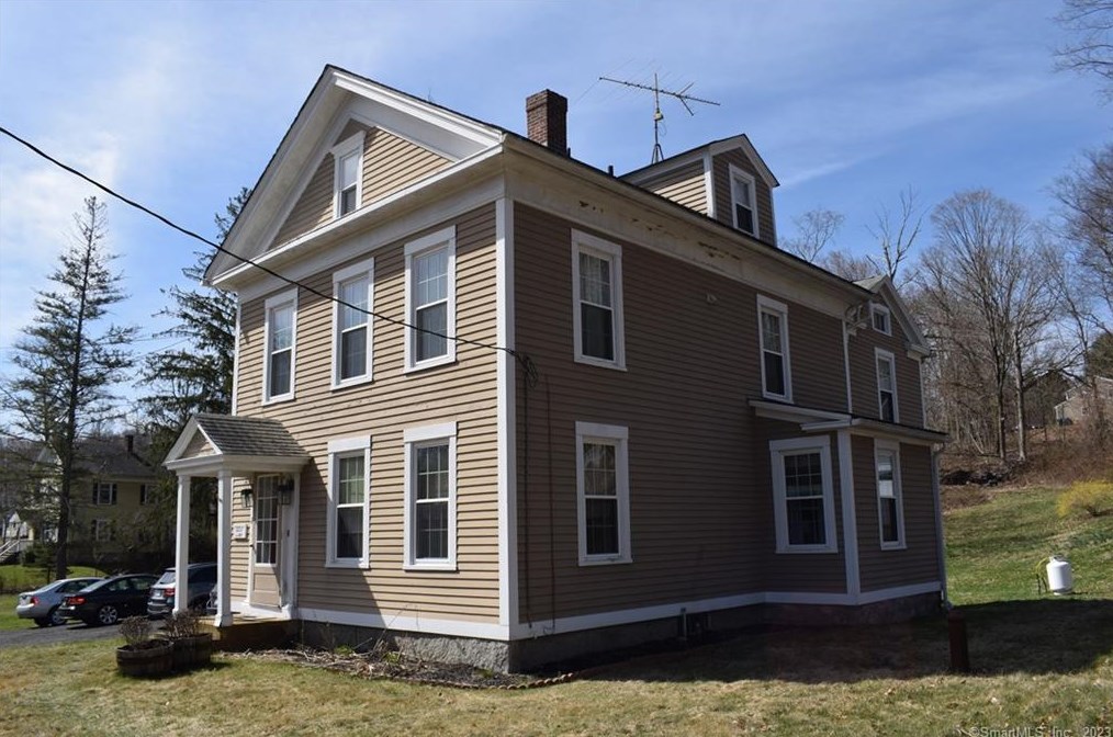 22 Main St, East Hampton, CT 06424