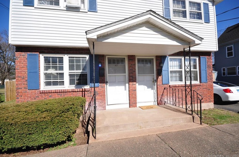 65 Lyness St, Manchester, CT 06040