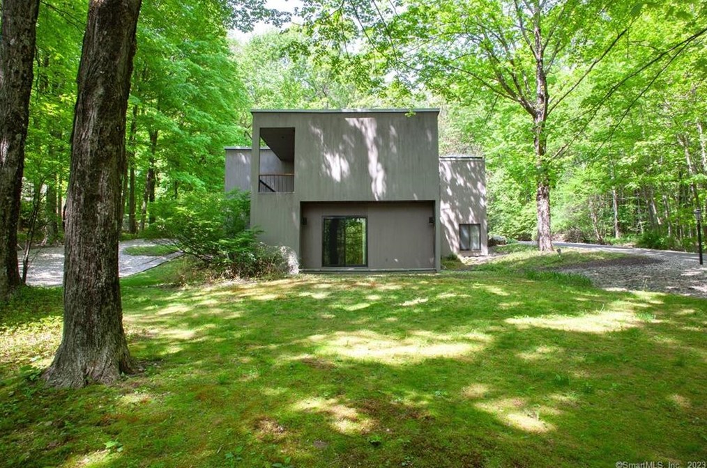 32 High Hill Rd, Bloomfield, CT 06002