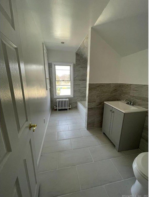 18 Hayes Dr, Milford, CT 06460