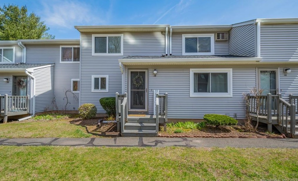 18 Chelsea Ln #18, East Granby, CT 06026