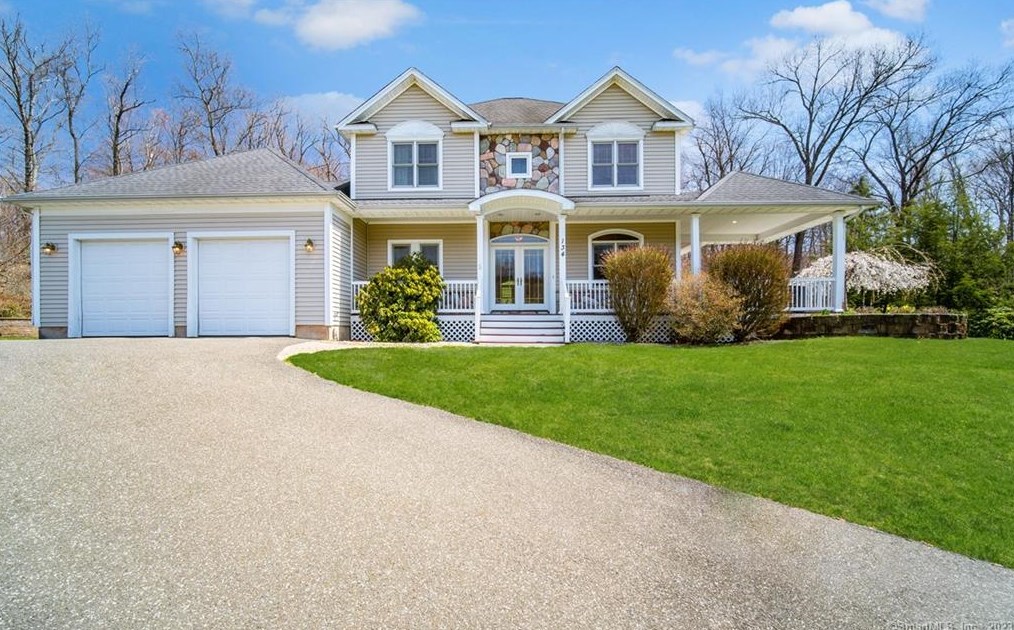 134 Old Farms E, Middletown, CT 06457