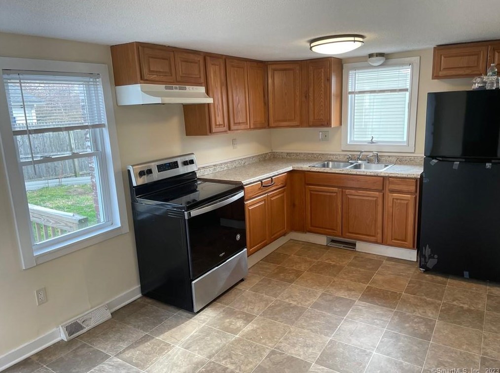 22 Church St #1, Branford, CT 06405