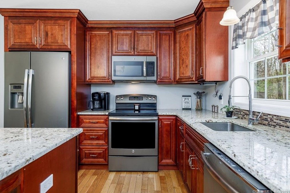 23 Walnut Rd, Woodstock, CT 06281-2021