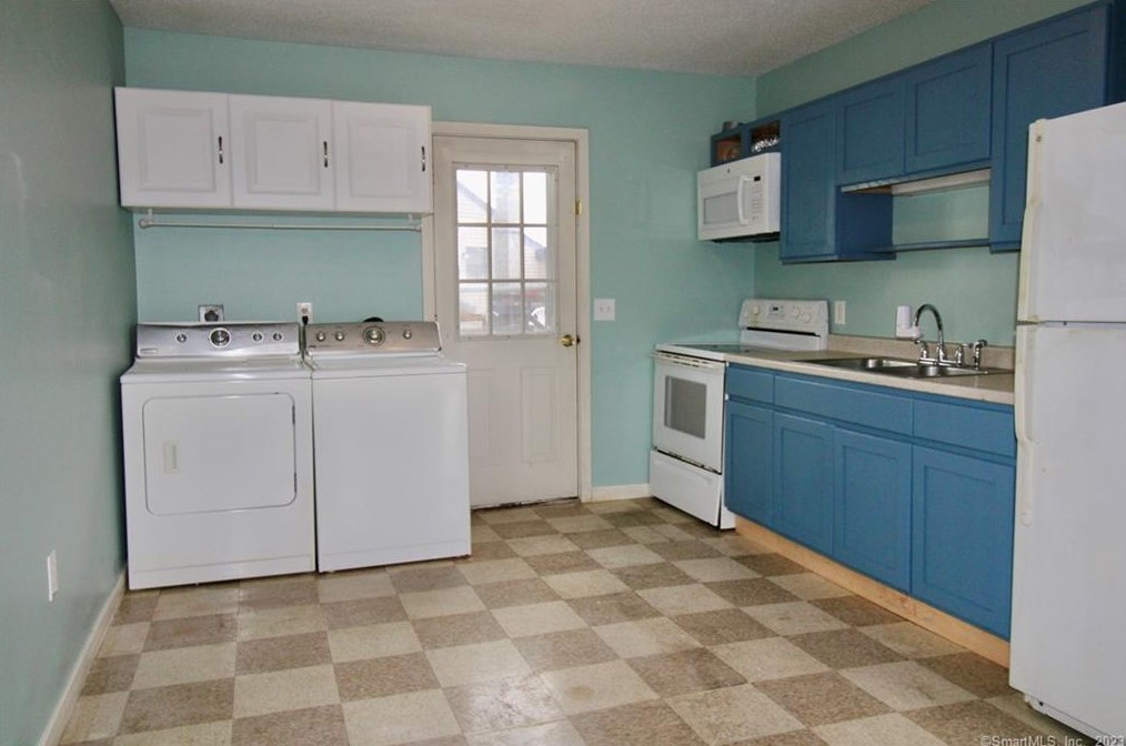 5 Norfolk Ct, Groton, CT 06340