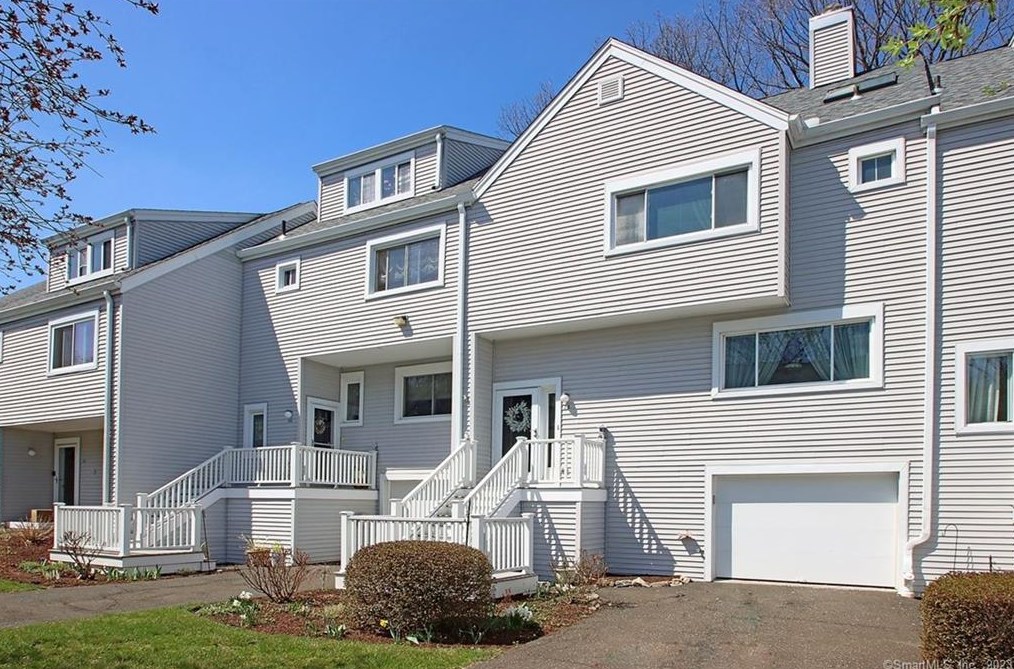 25 Country Pl #25, Huntington, CT 06484