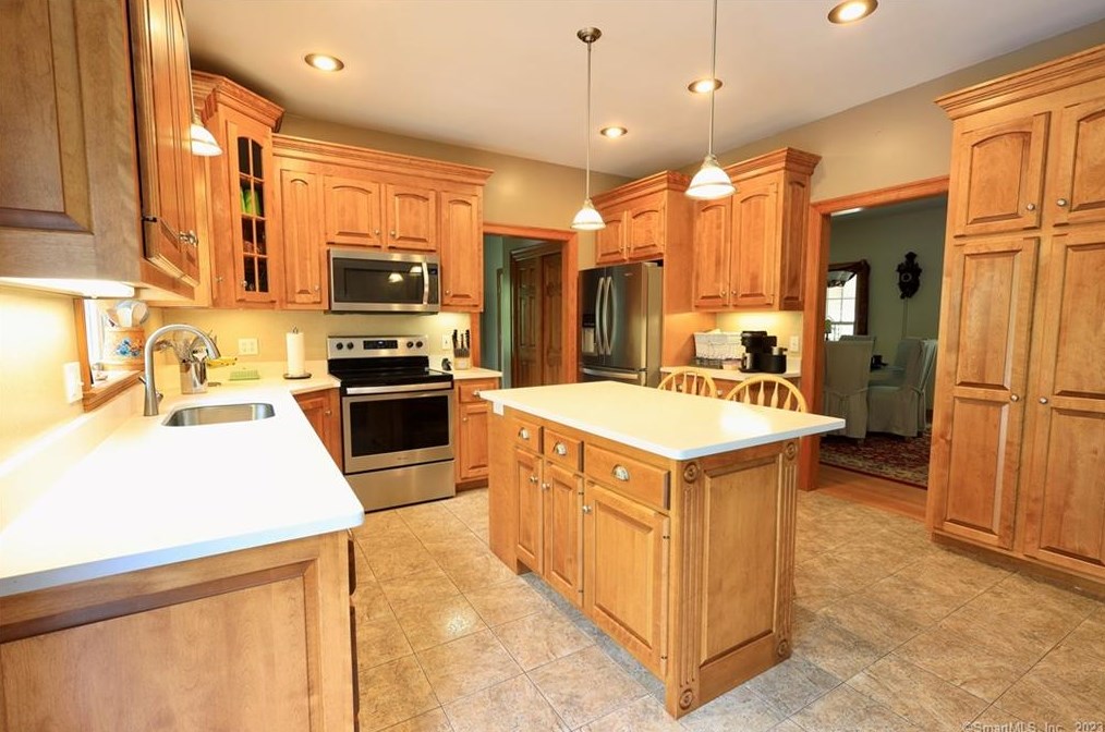 44 Ratlum Mountain Rd, Winsted CT  06063-1807 exterior