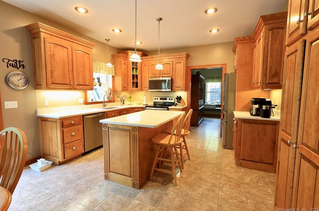 44 Ratlum Mountain Rd, Winsted CT  06063-1807 exterior