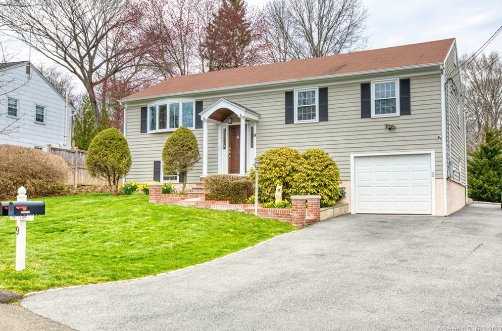 9 Guilford Ln, Greenwich, CT 06831