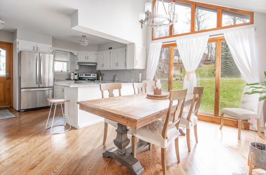 43 Redwood Dr, Bethel, CT 06801