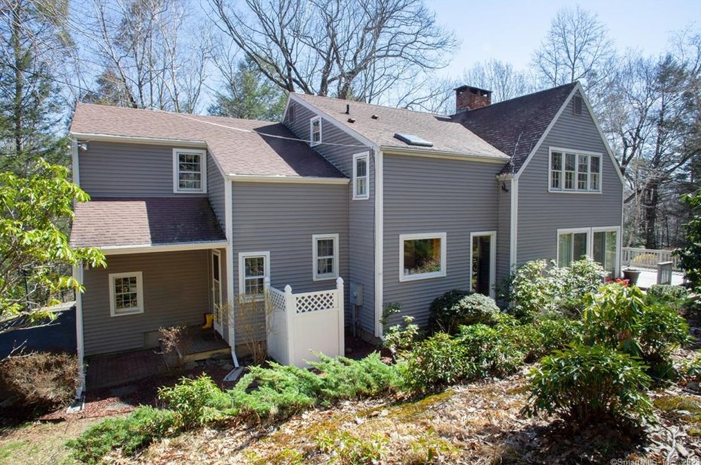 35 Shingle Mill Rd, Simsbury, CT 06092