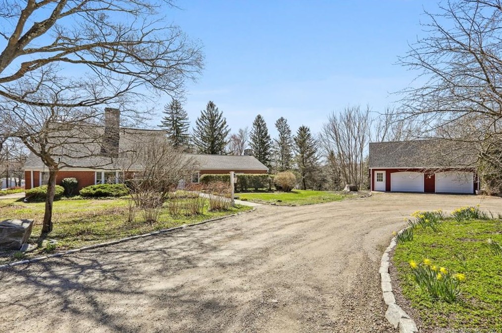 339 Rimmon Hill Rd, Beacon Falls, CT 06403