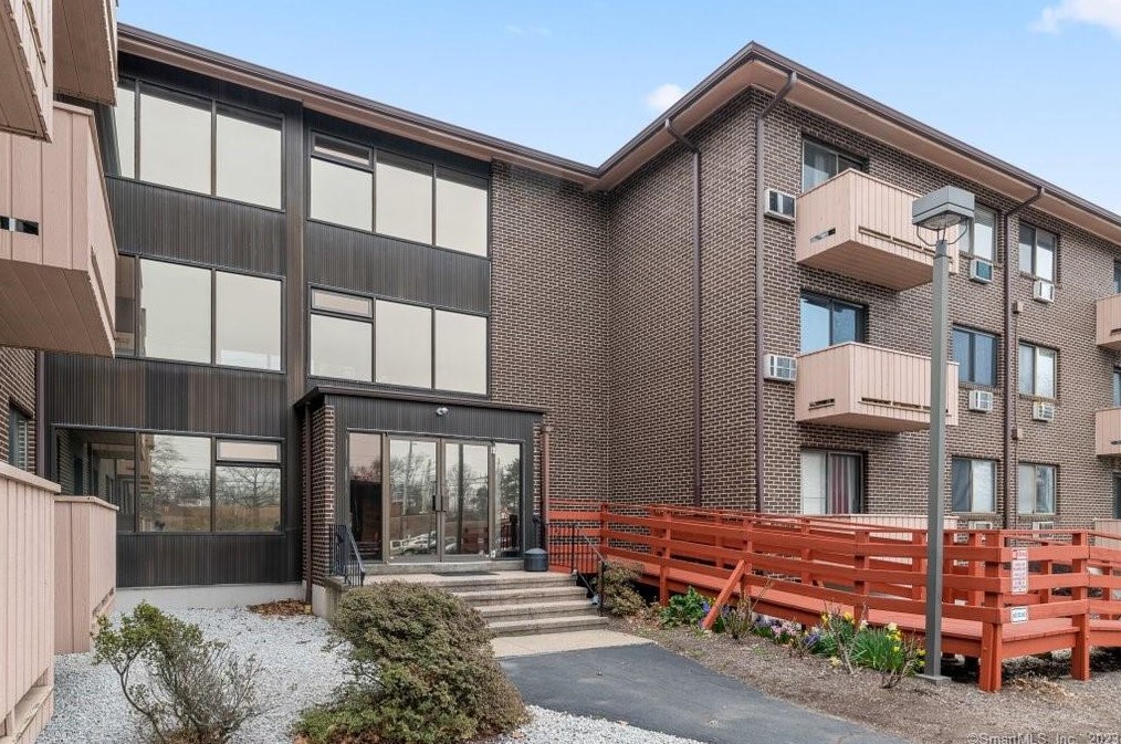 40 California #b10, Stratford, CT 06615