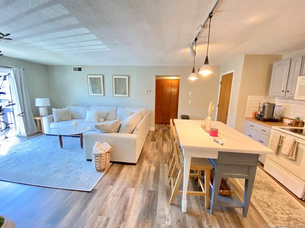 68 Main #a2, Windsor Locks, CT 06096