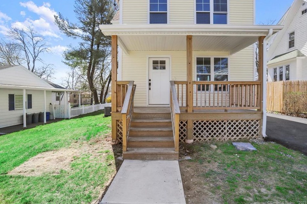 97 Park St, Stratford, CT 06614