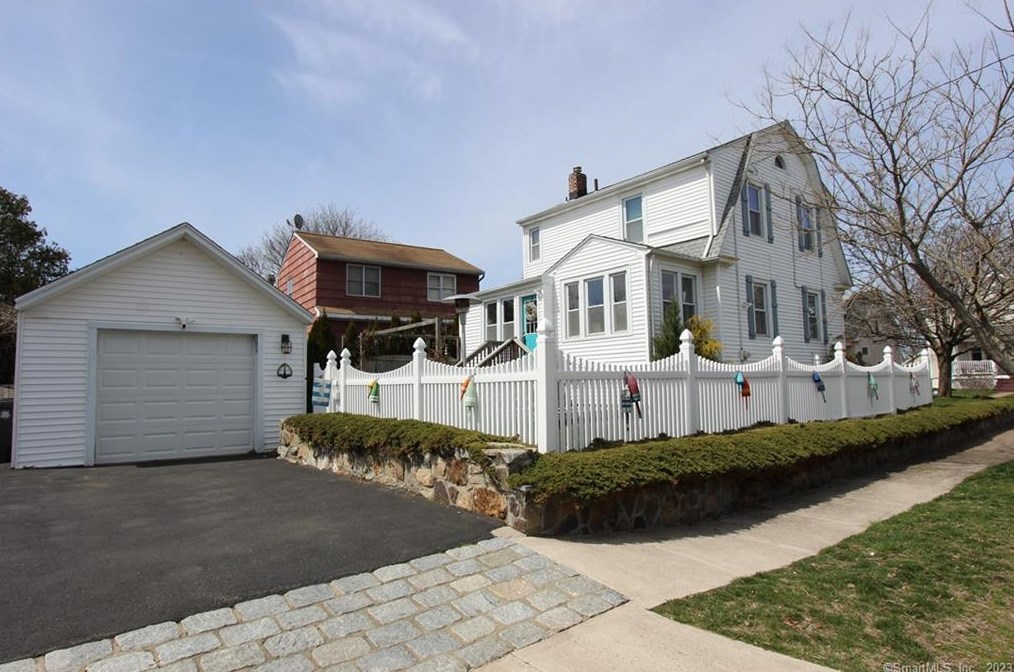 415 Lighthouse Rd, New Haven, CT 06512-4320