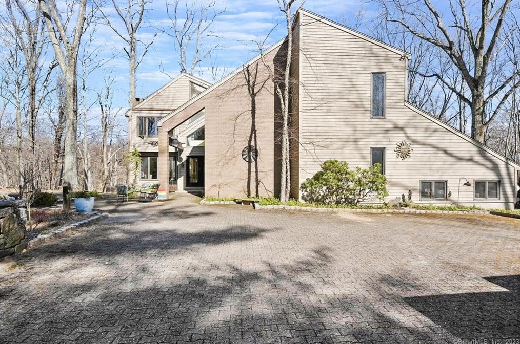 12 Comstock Ct, Ridgefield, CT 06877