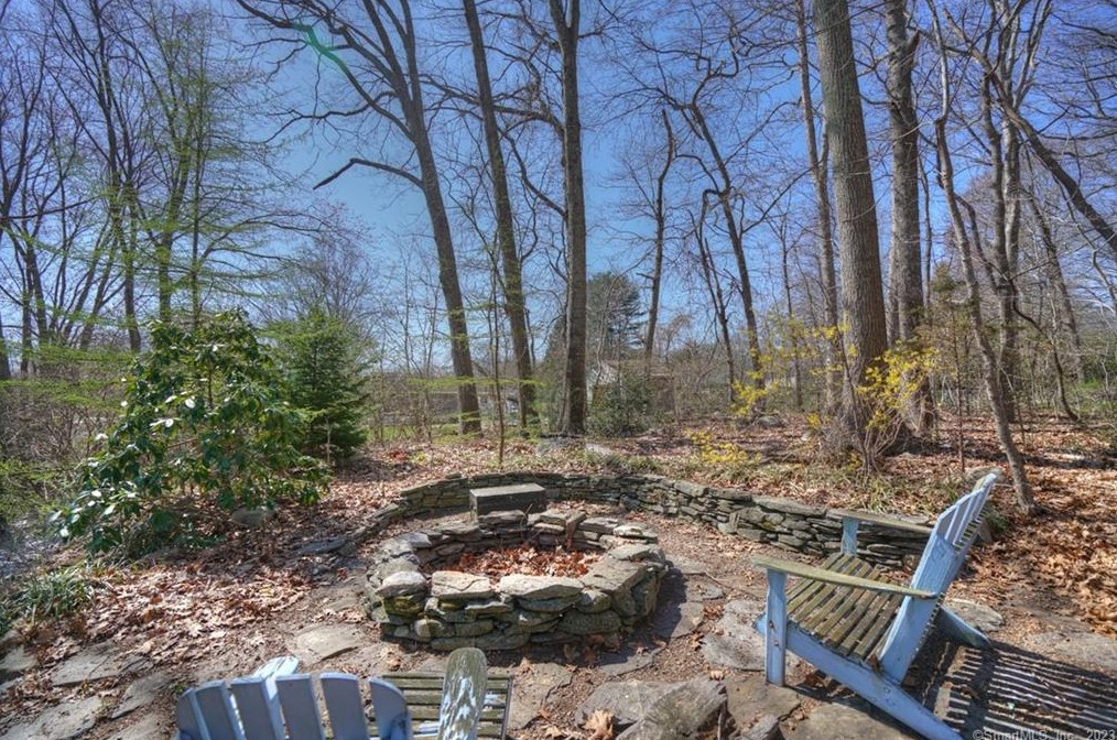 47 Noank Ledyard Rd, Mystic CT  06355-1615 exterior