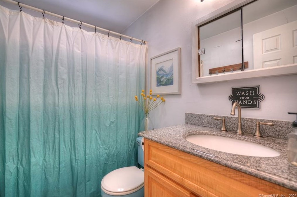 47 Noank Ledyard Rd, Mystic CT  06355-1615 exterior